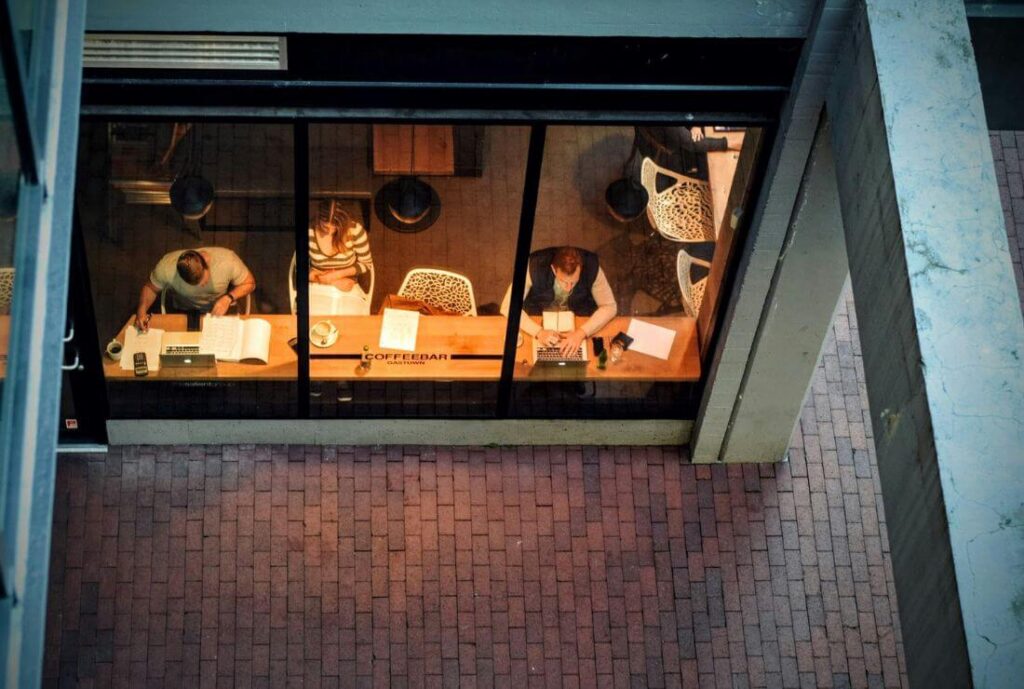 「フリーランスはやめとけ」と言われる10の理由。大変なこと、デメリット、それでも選んだアラサーの本音